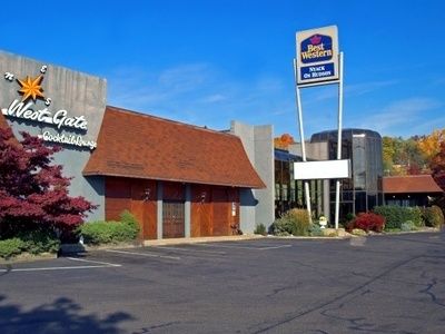 West Gate Hotel 2*