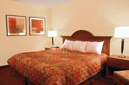 West Gate Hotel 2*
